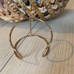 Pretty little cuff gold bracelet 🌹